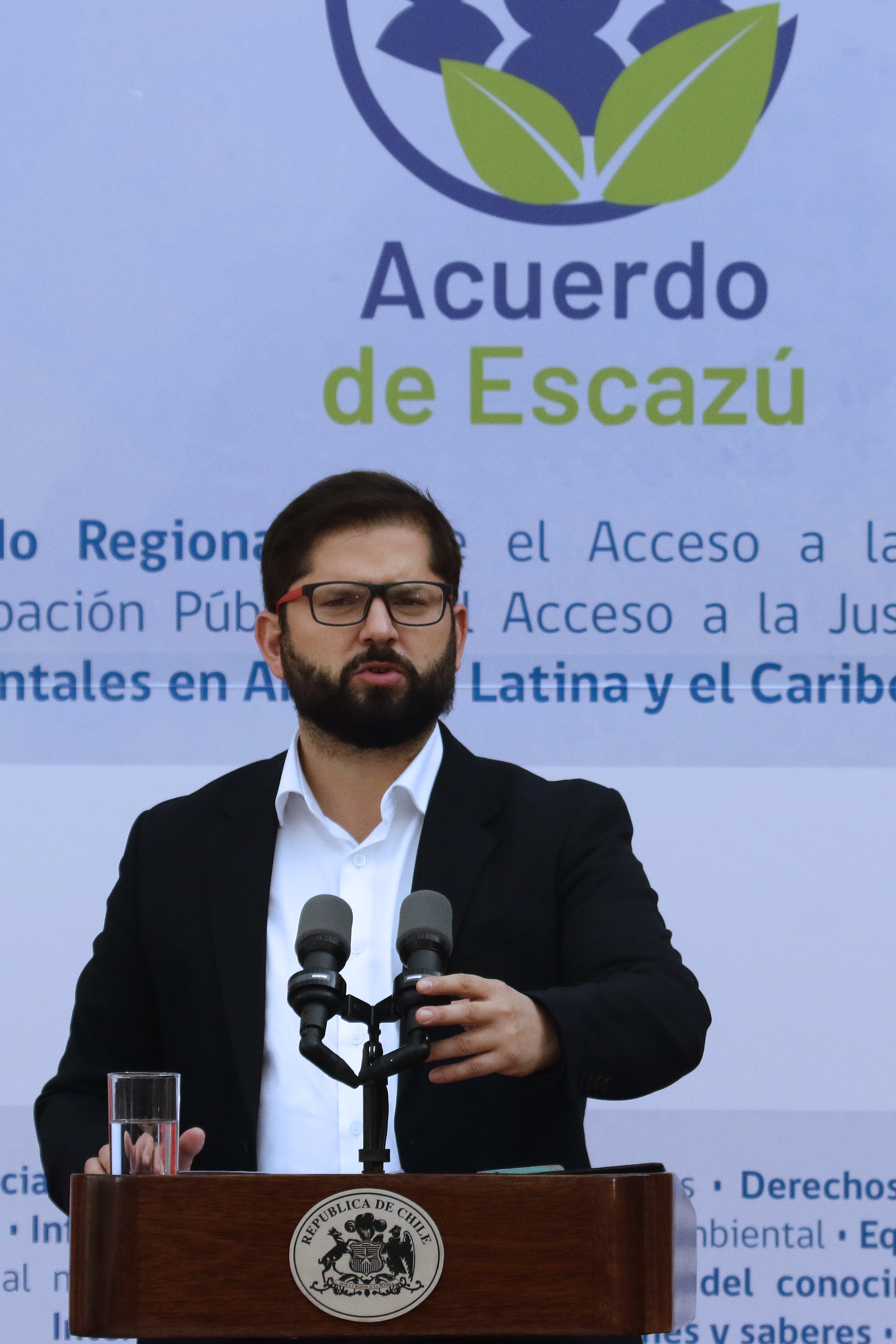 Encuesta Cadem: Gabriel Boric Debuta Con Un 50% De Aprobación En Su ...